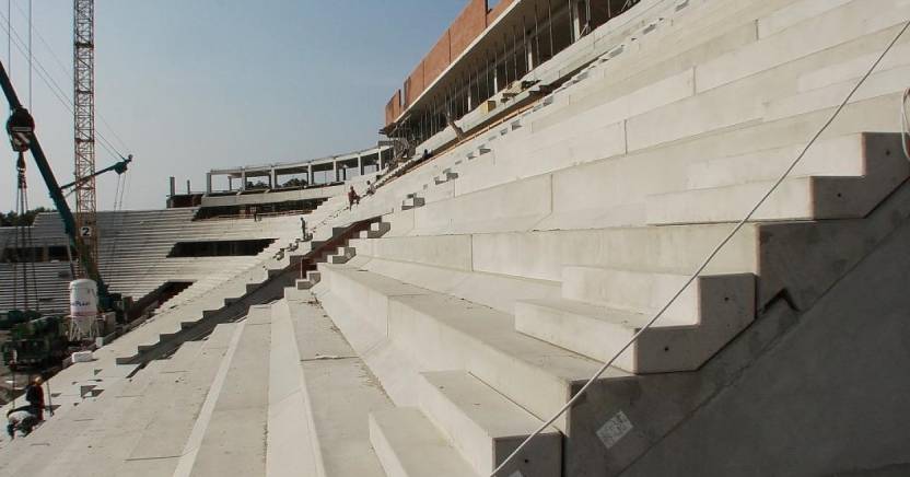 Előregyártott beton elemek BarChip 48 szintetikus szálerősítéssel, Nagyerdei Stadion, Debrecen